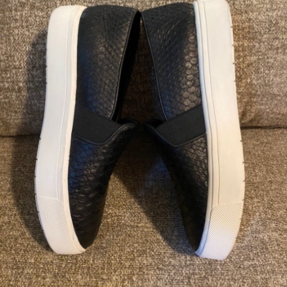 VINCE Berlin Python Embossed Slip-On Sneaker LIKE NEW - Picture 12 of 14